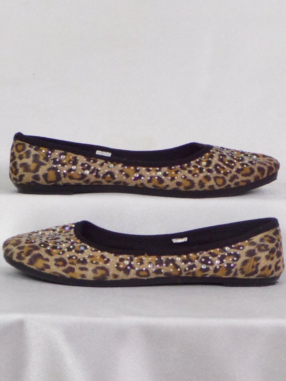 RESORT size 9 brown/beige/ocher faux-suede leopard-spotted jeweled ballet flats